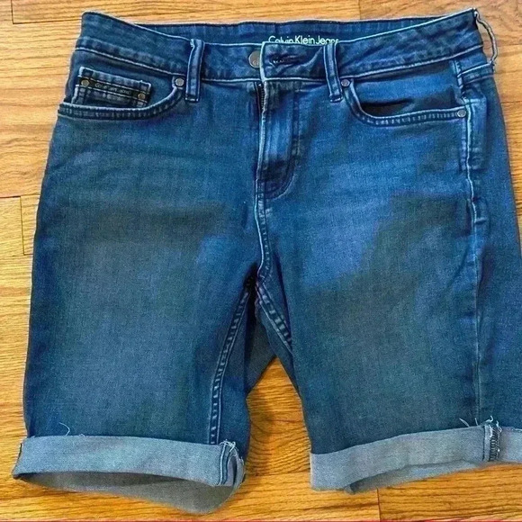 Calvin Klein Jeans shorts with embroidered belt - Picture 4 of 7